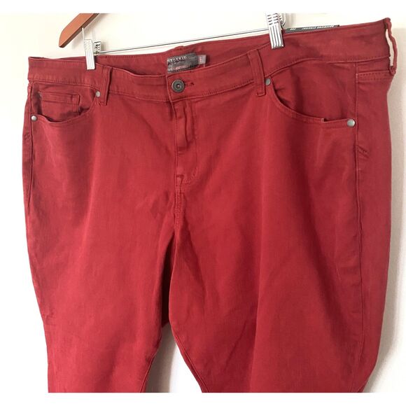 NWT Torrid Boyfriend Straight Vintage Stretch Mid Rise Denim Jeans Red Sz 28R - Picture 9 of 13